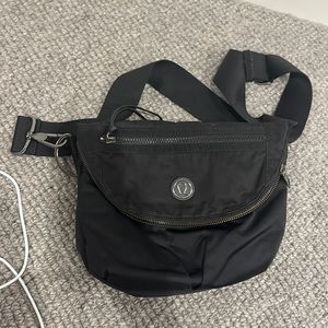 black lululemon purse